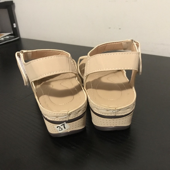 Sandals - Picture 2 of 7